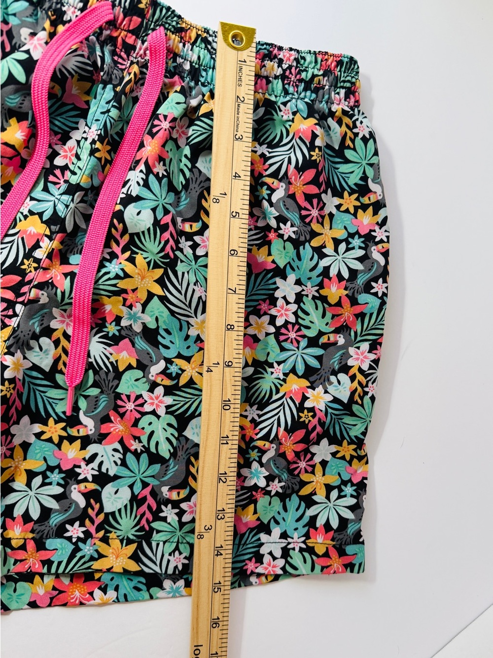 Chubbies 5.5” Inseam Tropical Floral Swim Trunks - size Large - Picture 8 of 11